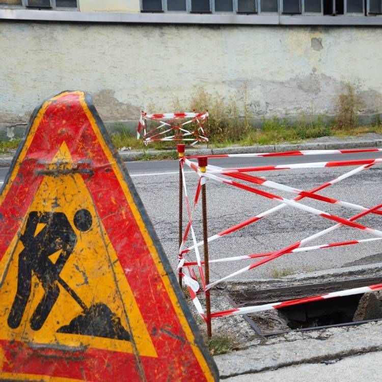 Caronno e Origgio: rubati 15 chiusini, rischi per la sicurezza tombini