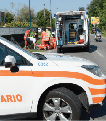 Pedone investito sulla Monza-Saronno a Limbiate: due feriti, traffico in tilt ambulanza auto medica