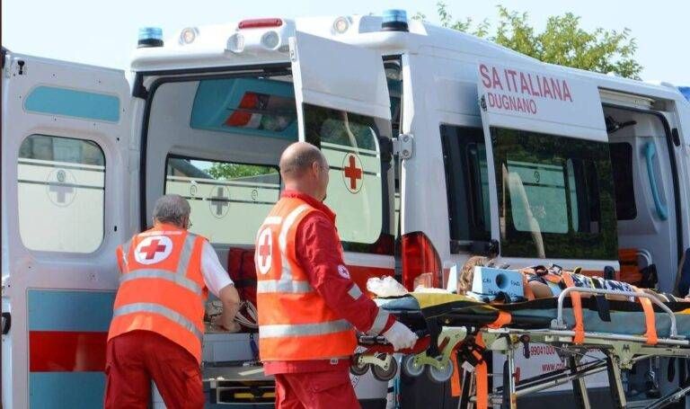 Furgone ribaltato sulla Pedemontana, uomo in codice rosso a Lentate sul Seveso Incidente in autostrada a Origgio, morto automobilista