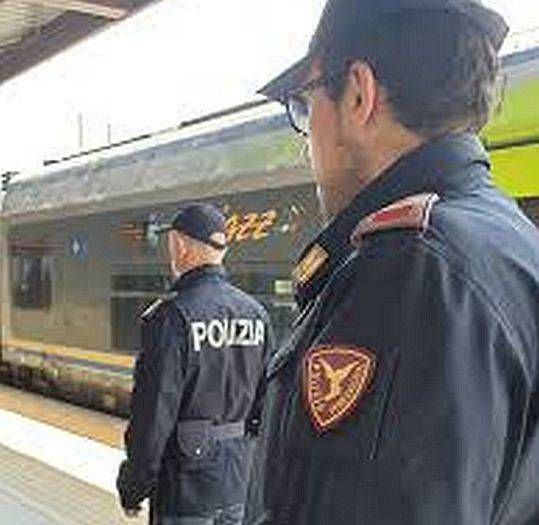 Cadavere sui binari a Castellanza, treni bloccati: bus da Busto a Saronno Polfer Polizia stazione