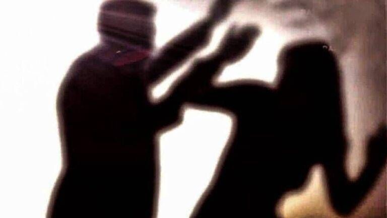 Arrestato 40enne per violenza sessuale su due minorenni picchia compagna incinta