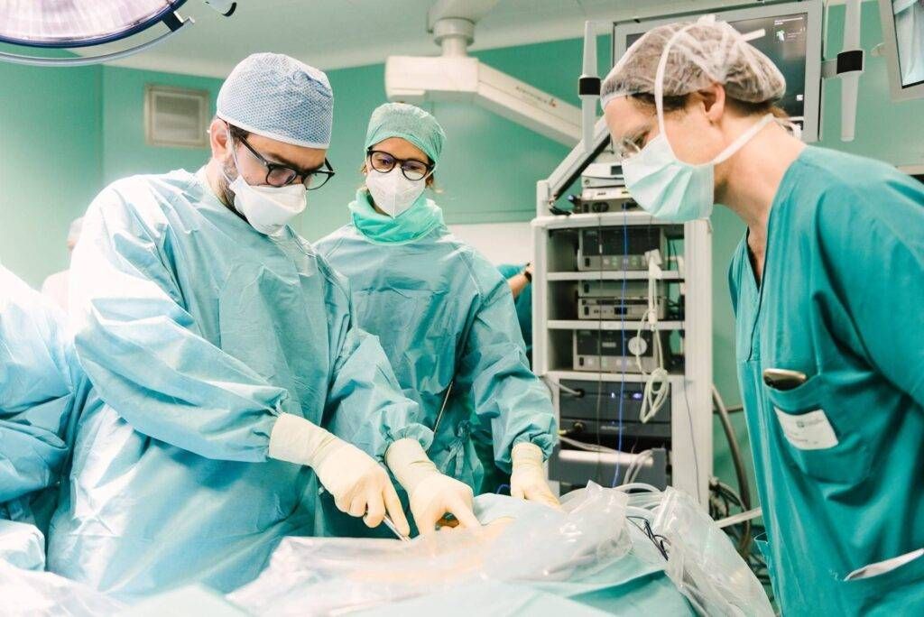 Tre ospedali milanesi tra i primi 100 al mondo, 5 lombardi tra i primi 8 in Italia niguarda intervento