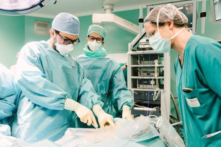 Tre ospedali milanesi tra i primi 100 al mondo, 5 lombardi tra i primi 8 in Italia niguarda intervento