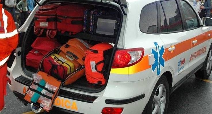 Rho, bambino di 3 anni investito da un’auto davanti a casa auto medica areu