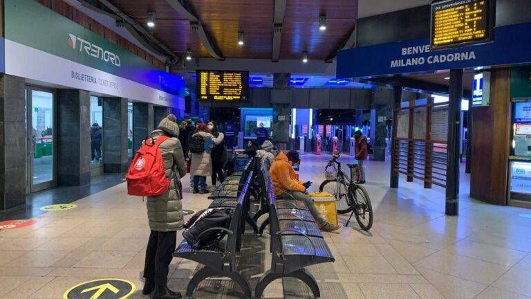 Trenord, i numeri record del 2024. I ritardi? Intenso traffico e lavori sulla rete passante ferroviario abbonati atm