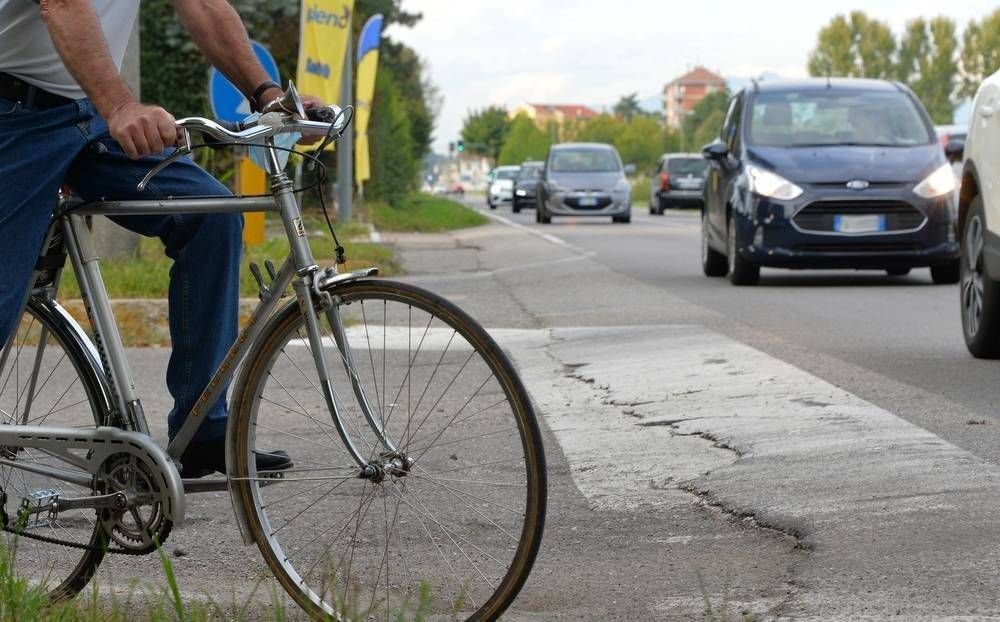 Saronno, ladri di biciclette messi in fuga dai vicini di casa bicicletta traffico