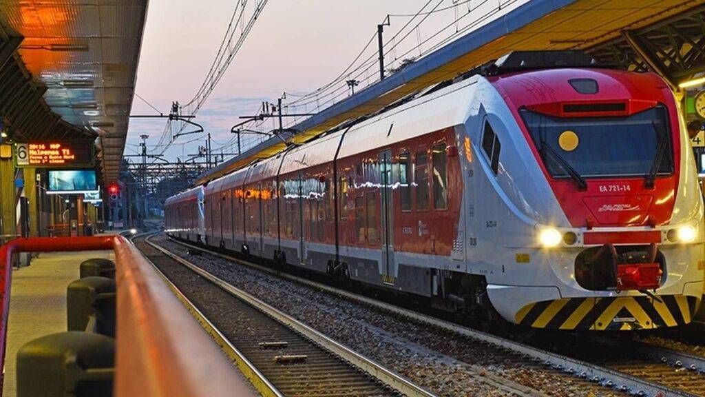 Abbonato ma multato sul treno, da Misinto, lo sfogo di Thomas con Trenord malpensa express saronno centrale 1024x576