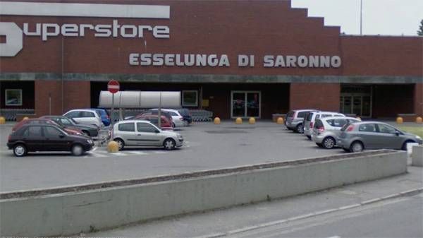 Saronno, fumo e odore di bruciato all’Esselunga di via Novara: supermercato evacuato Esselunga Fidaty card