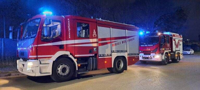 Incendio a Caronno, brucia la batteria del monopattino, donna intossicata incendio misinto