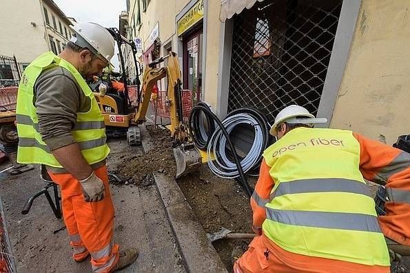 Cogliate, mezzo paese da una settimana senza Internet e telefono per un cavo tranciato, soluzione vicina fibra ottica