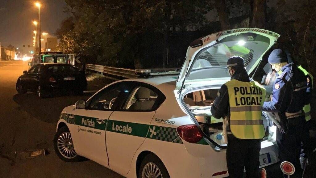Paderno Dugnano, dopo l’incidente spunta un coltello, due denunciati controlli polizia locale paderno 1024x576