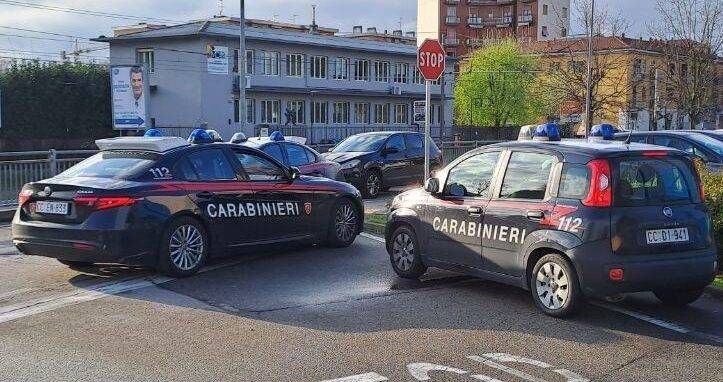 Sassi e coltellate per rapina a Cormano, arrestato un 16enne cormano furto centro commeciale