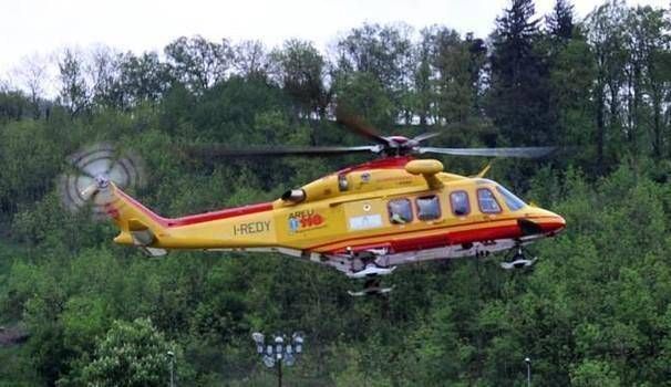 Elicottero a Solaro, grave incidente sulla Saronno-Monza, traffico deviato elicottero 118