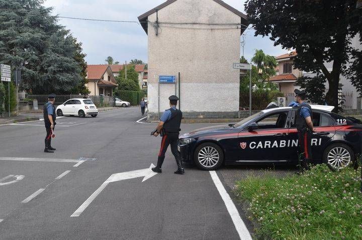 Accoltellato a Solaro, identificato e denunciato il presunto responsabile carabinieri controllo blocco