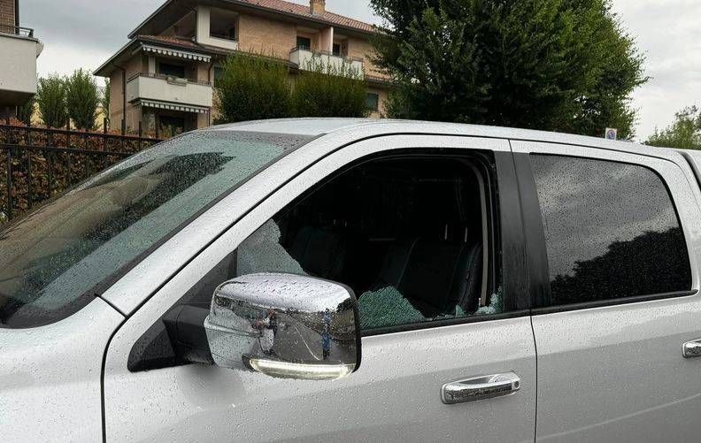 Solaro, vetri rotti alle auto in sosta, almeno 13 episodi in una settimana Solaro vetri rotti