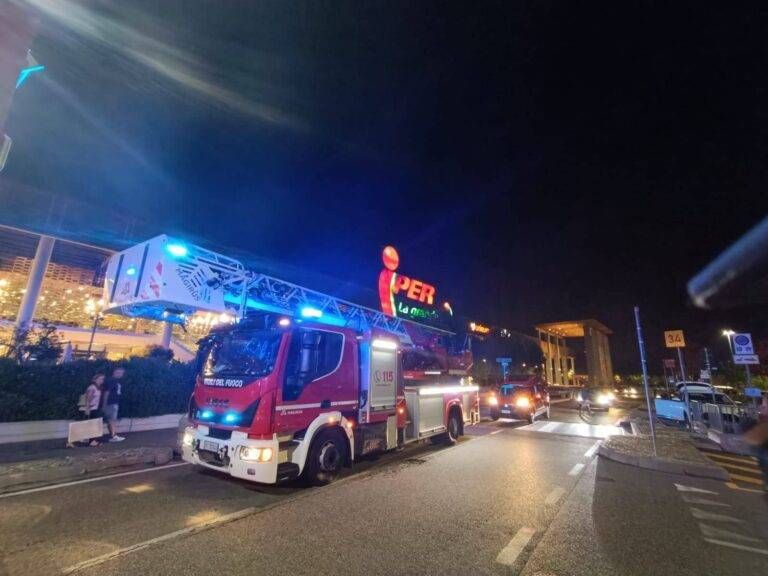 Principio di incendio al Centro di Arese, pompieri all’Iper Immagine WhatsApp 2024 09 06 ore 22.43.46 167a8b8e 768x576