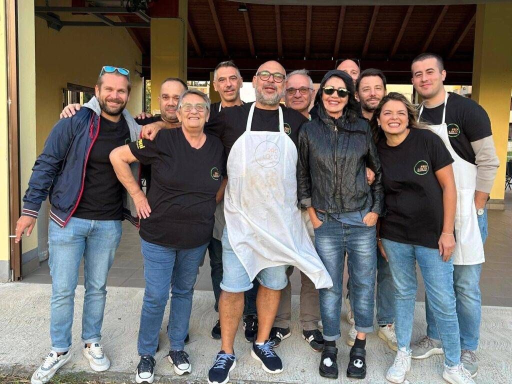 Garbagnate, tutti pazzi per Fiordaliso alla Festa del paese Immagine WhatsApp 2024 09 14 ore 11.17.18 f17d454e 1024x768