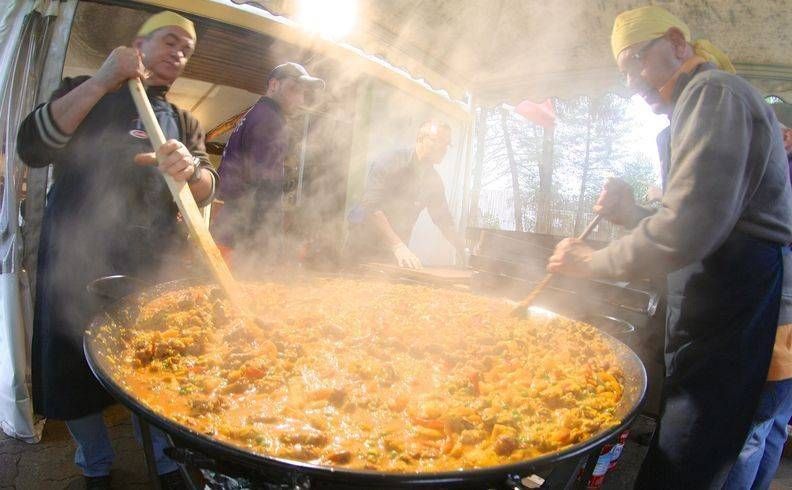 Cesate si tinge di viola con un lungo fine settimana di festa Croce viola cesate paella