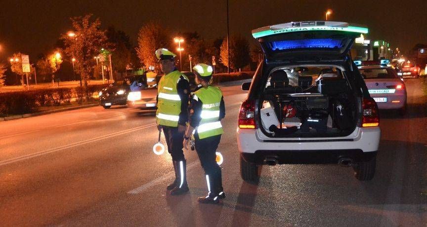Limbiate, non si ferma all’alt, bloccato dopo l’inseguimento e trovato ubriaco Polizia locale Limbiate Inseguimento