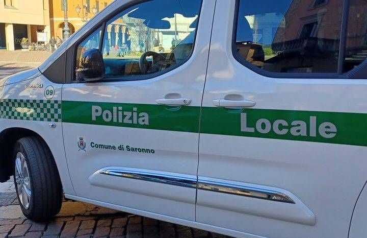 Saronno, coltiva marijuana in terrazzo, i vigili vedono le piantine e lo denunciano Saronno marijuana terrazzo
