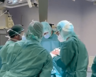 Protesi su misura per il ginocchio, primo intervento all’ospedale di Saronno | VIDEO saronno protesi ginocchio