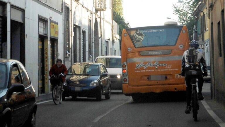Arese, Garbagnate, Caronno e Saronno: pullman pieni, studenti a terra. Lanciata petizione via dante BUS 768x435