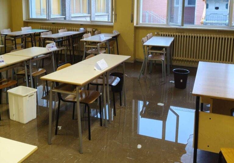 Scuola col cantiere a Caronno, il sindaco: “Basta allarmismi” Immagine WhatsApp 2024 10 14 ore 10.35.32 3082aa18 768x533