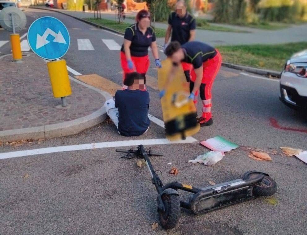 Caronno: incidente fra monopattino e camion Novate monopattino ferito seriamente