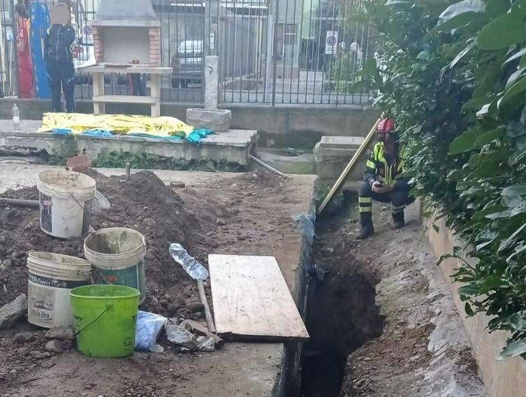 Crolla terreno dello scavo attorno al suo garage, 61enne morto a Cinisello Balsamo scavo garage cinisello morto