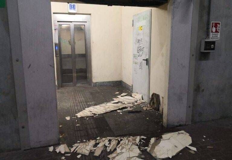 Soffitto crollato in stazione Saronno Sud, intervento di Ferrovienord saronno sud crollo soffitto