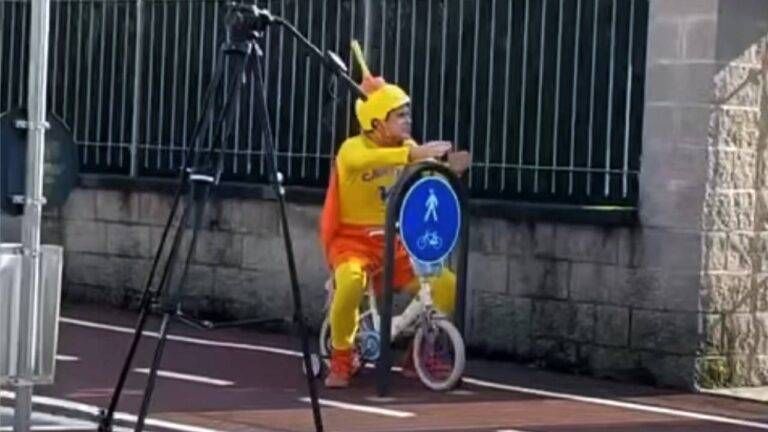 Striscia a Limbiate, Capitan Ventosa sulla ciclabile con decine di cartelli striscia a limbiate 768x432