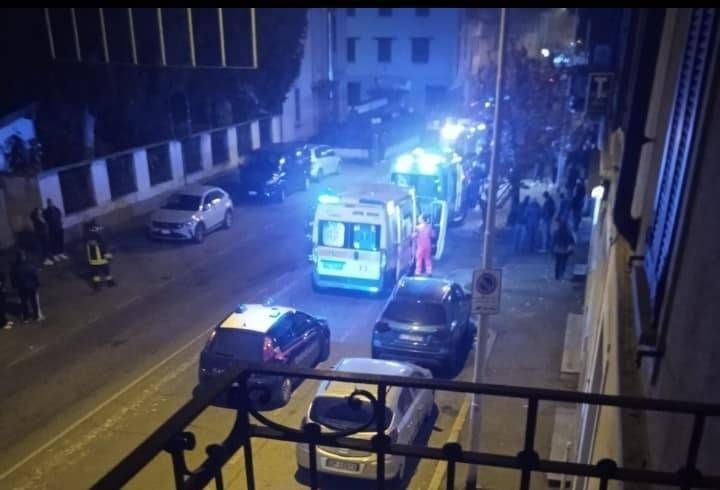 Auto fuori controllo colpisce 5 vetture parcheggiate, tragedia sfiorata a Barlassina Barlassina auto fuori controllo