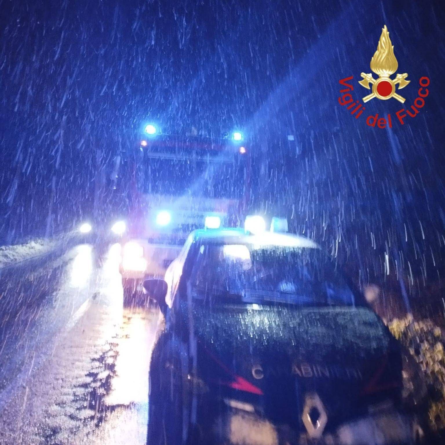 incidente neve bregnano carabinieri vigili del fuoco