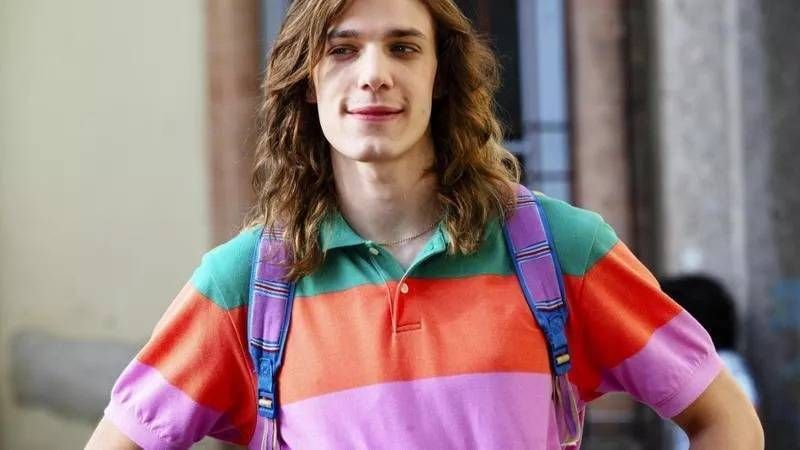 Matteo Giuggioli di Rho, torna nei panni di Mauro Repetto per la seconda stagione della serie sugli 883 Matteo Giuggioli Mauro Repetto 883