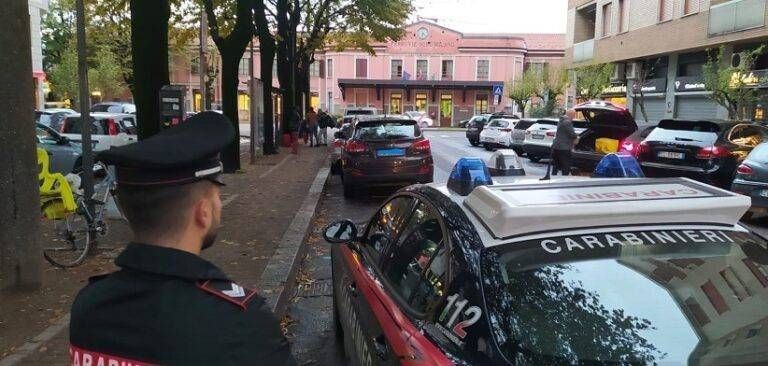 Saronno, ennesima lite in zona stazione, volano “sanpietrini”, minacce con bottiglie rotte ricercato rapina arrestato saronno