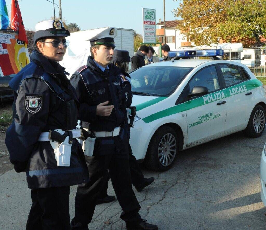 Concorso vigili a Caronno: su 100 solo uno è preparato polizia locale 5 scaled 1 1024x884