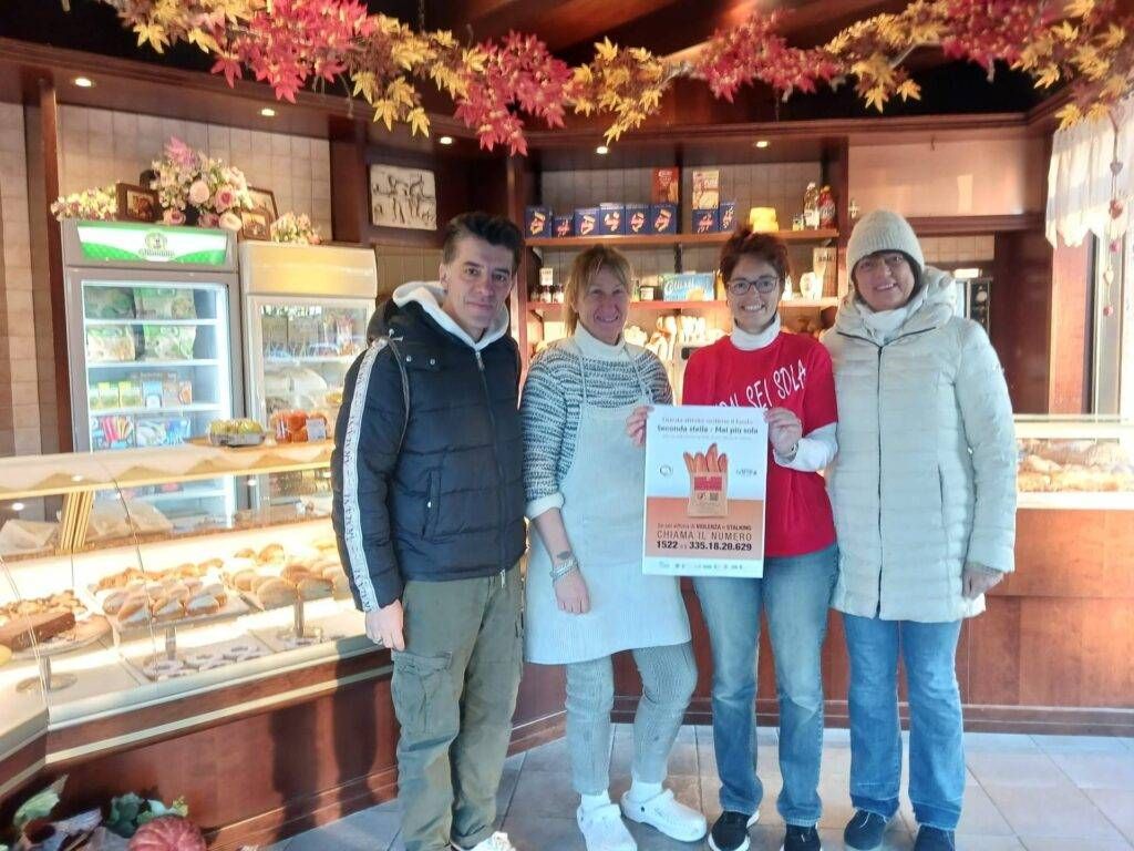 Sacchetti del pane contro la violenza sulle donne, iniziativa in diversi comuni, da Bollate a Solaro Solaro sacchetti pane antiviolenza