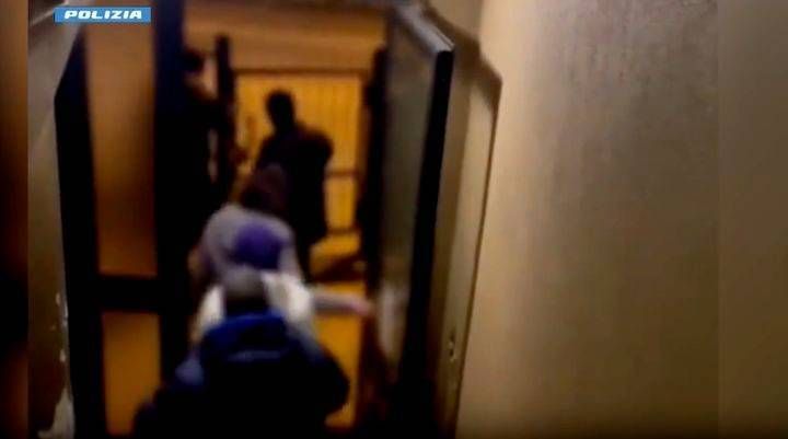 Voleva arruolarsi nell’Isis, 19enne del Kenya fermata all’aeroporto dalla Polizia Isis aeroporto