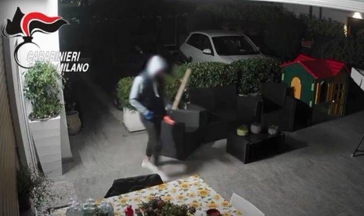 Furti in abitazione, sgominata banda albanese, sette arresti a Milano | VIDEO furti appartamenti carabinieri