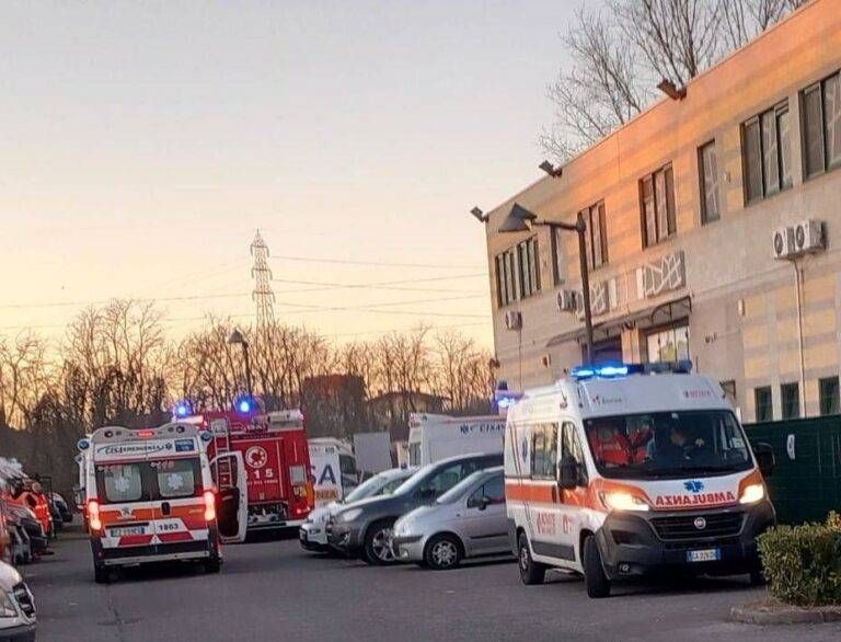 Incendio a Bollate, fumo da deposito ambulanze, un uomo intossicato Boate incendio