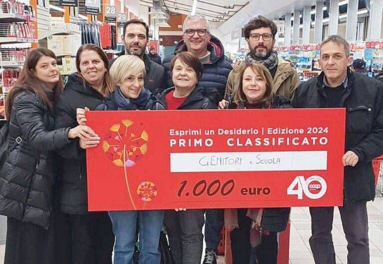 Novate, all’associazine Genitori e Scuola i 1000 euro da Coop Novate Scuola 1000euro Coop