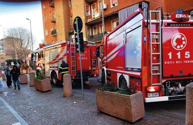 Baranzate allarme rifiuti fiamme