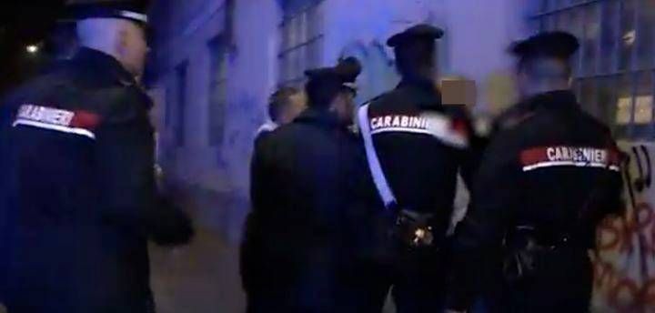 Tentata rapina sul treno, ferita una donna: fermato il responsabile, irregolare con precedenti, è libero carabinieri notte