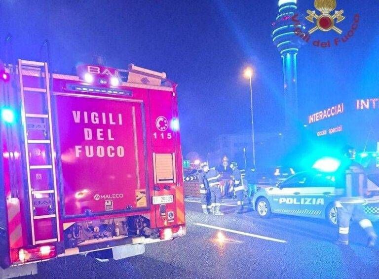 Incidente in Tangenziale, moto contro guard-rail, muore a 44 anni incidente tangenziale