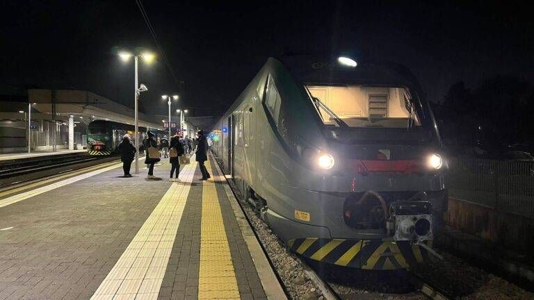 Treno Saronno-Como, studentessa rapinata treno stazione