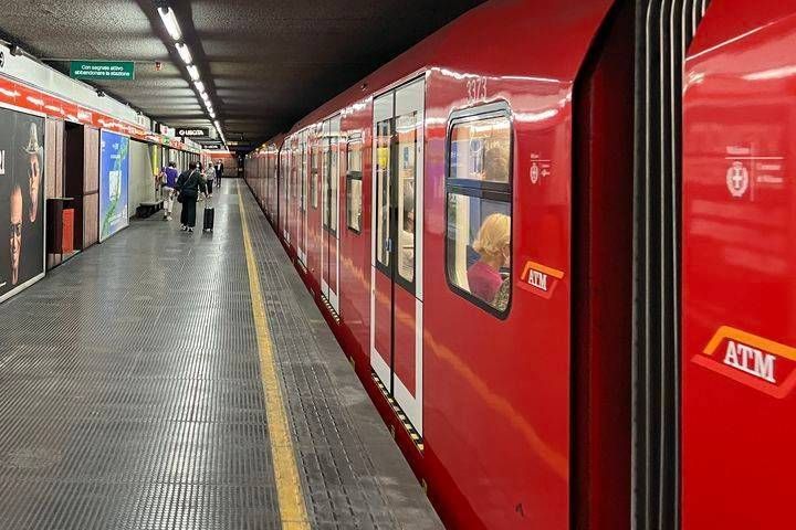 Chi ha perso 4000 euro in metropolitana? Borsa trovata in stazione a Milano borsa metropolitana milano
