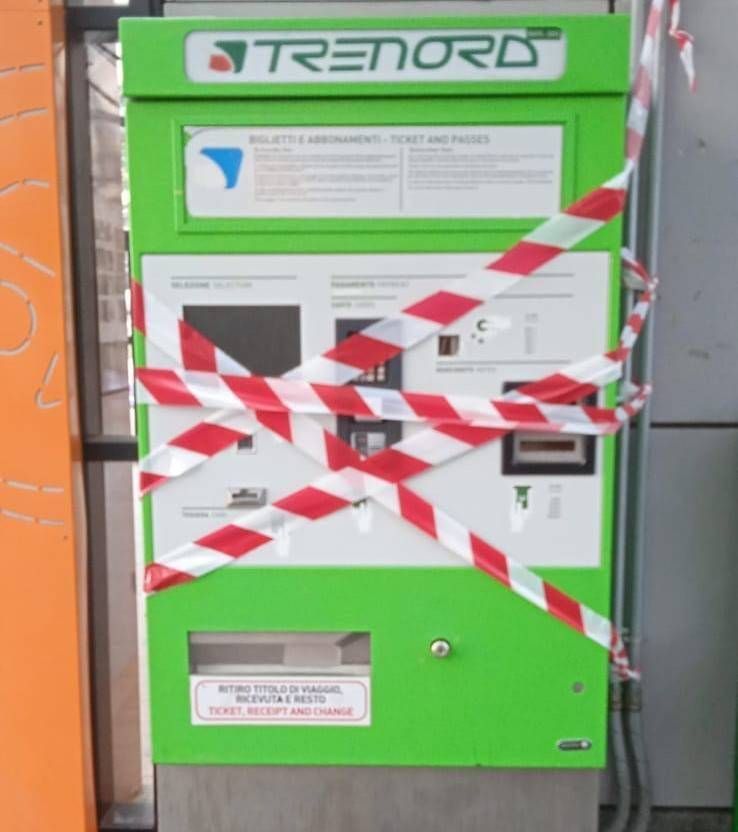 Svuotano i distributori dei biglietti dei treni: colpi a Caronno, Saronno, Cesate e Garbagnate Macchinetta saccheggiata