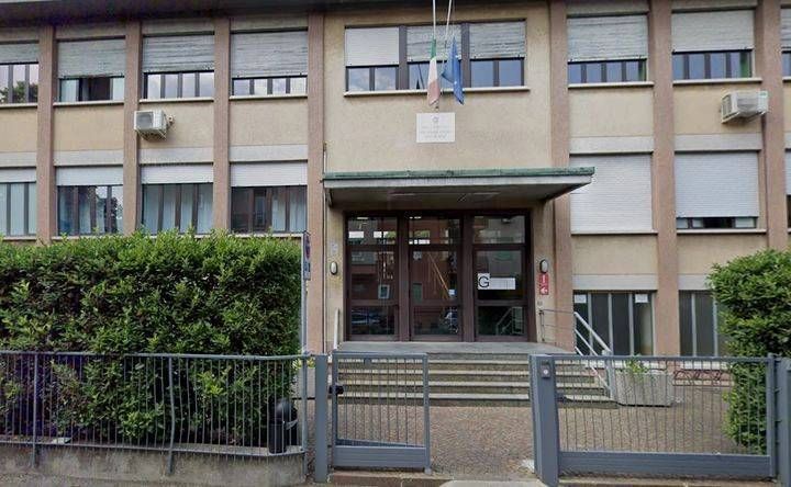 Studenti dell’Itis Riva di Saronno in sciopero per le condizioni della scuola: fa freddo e piove dentro saronno sciopero studenti itis