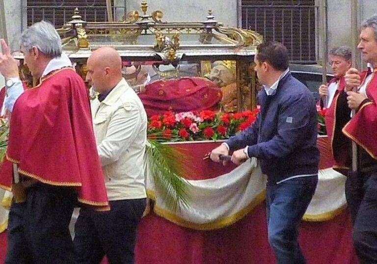 A Cislago la reliquia del santo patrono di casa in casa santo 768x538