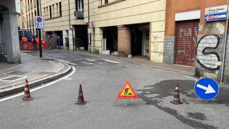 Paderno, cede la fogna: via Gramsci chiusa, lavori urgenti dopo l’Epifania via gramsci chiusa 768x432